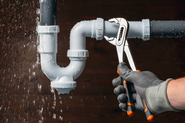 Professional Leak Detection technician working in Harper Woods, MI